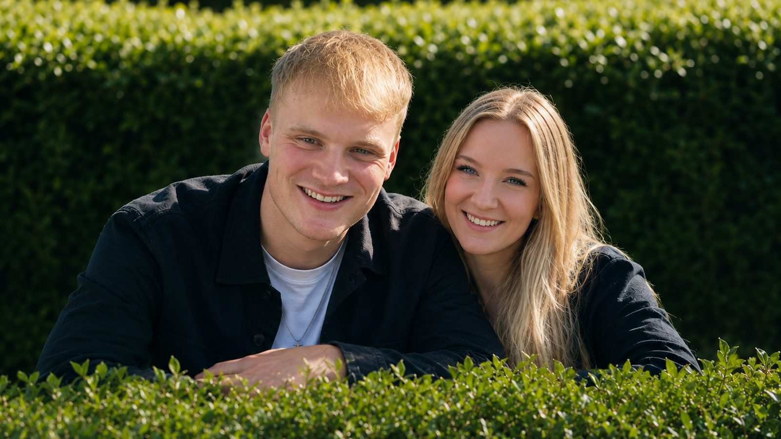 Isabel Schmal und Yannick Diers von Metzler Pflegebegleitung im Garten in Stuhr